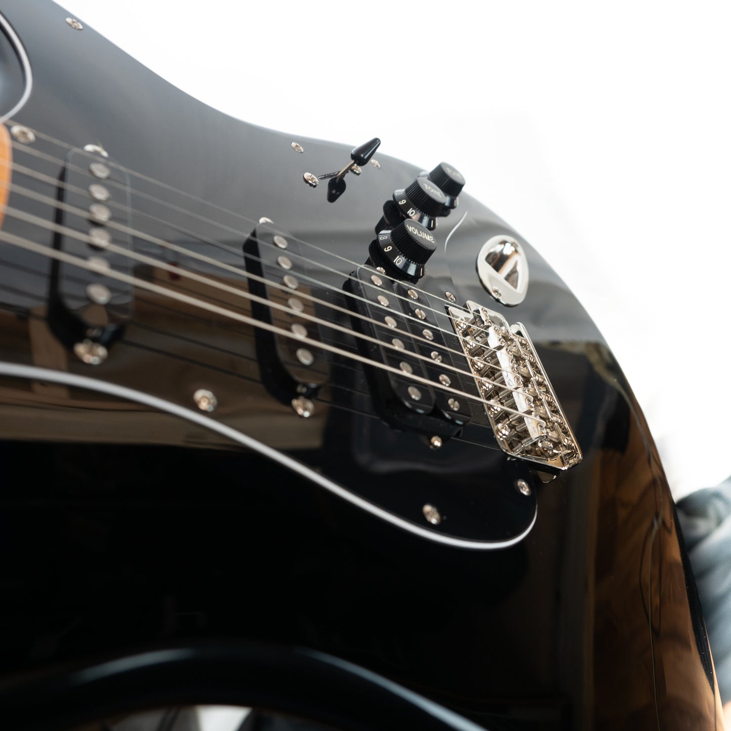 Fender Classic Vibe '70s HSS MN gloss black stratocaster electric guitar