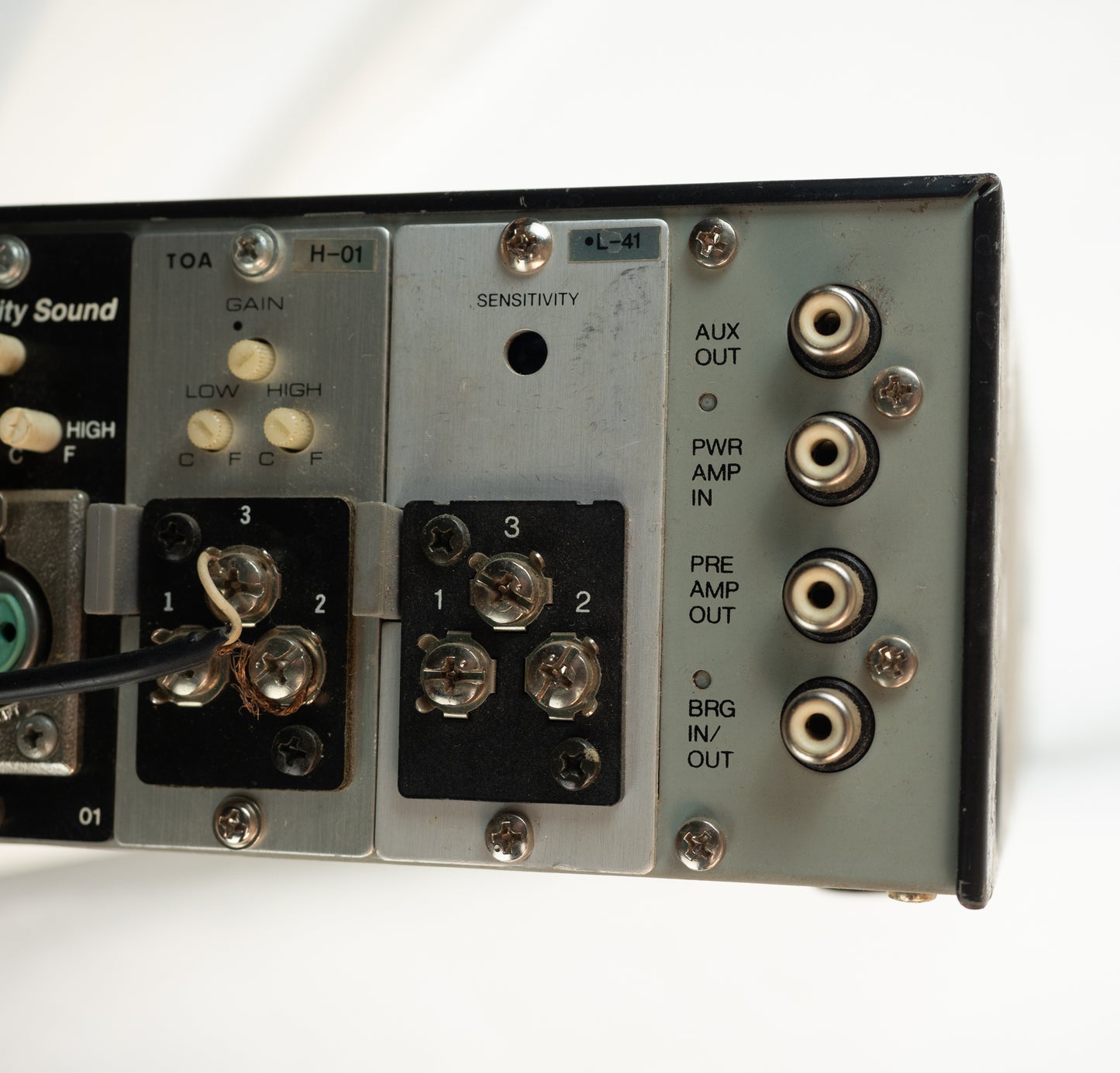 TOA 900 Series II A-906mkII powered mixer, installation style