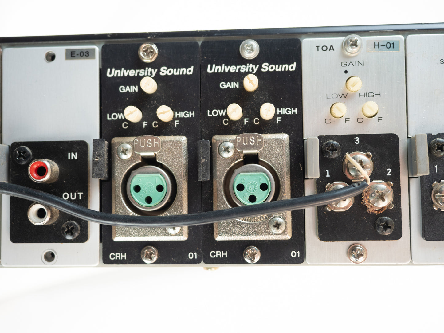 TOA 900 Series II A-906mkII powered mixer, installation style
