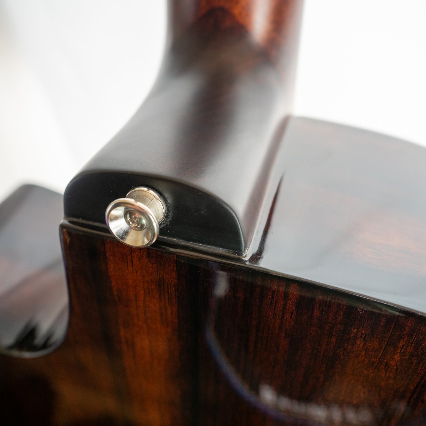 Alvarez artist Elite Grand Auditorium SHB w/cutaway armrest acoustic electric guitar