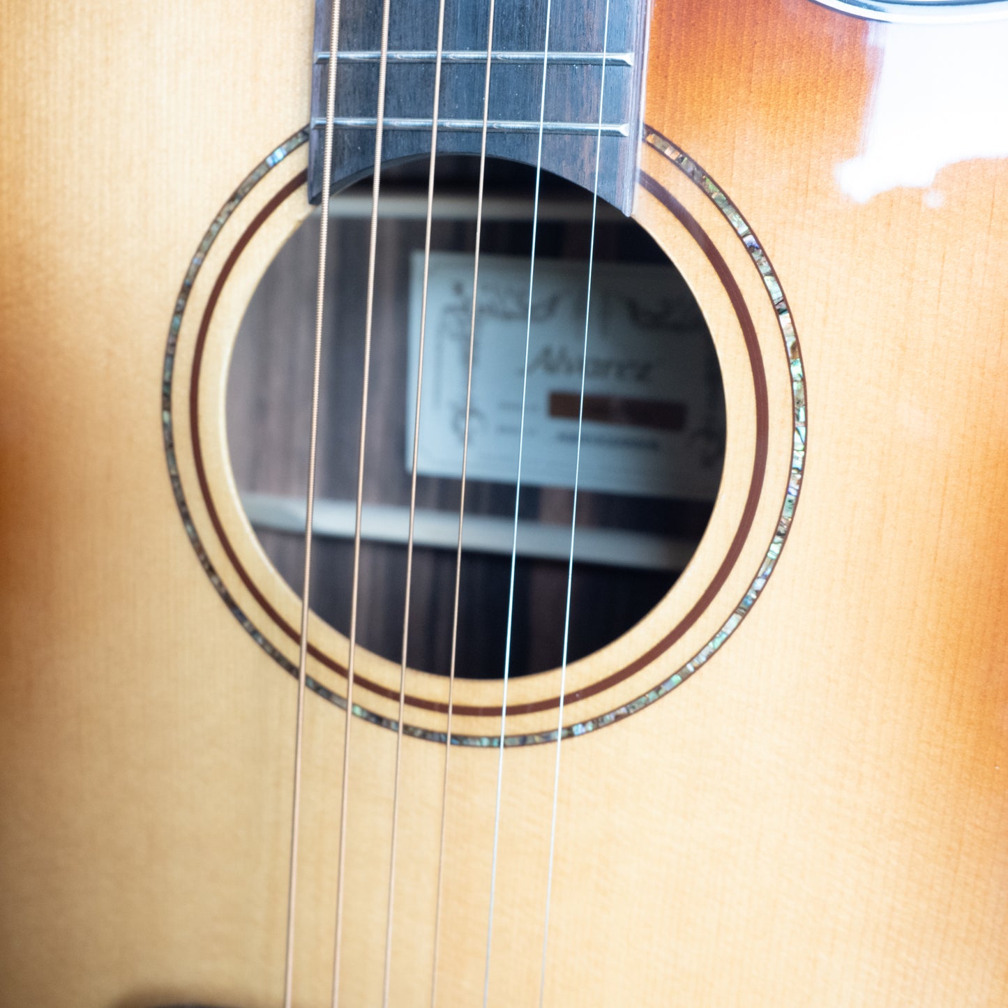 Alvarez artist Elite Grand Auditorium SHB w/cutaway armrest acoustic electric guitar