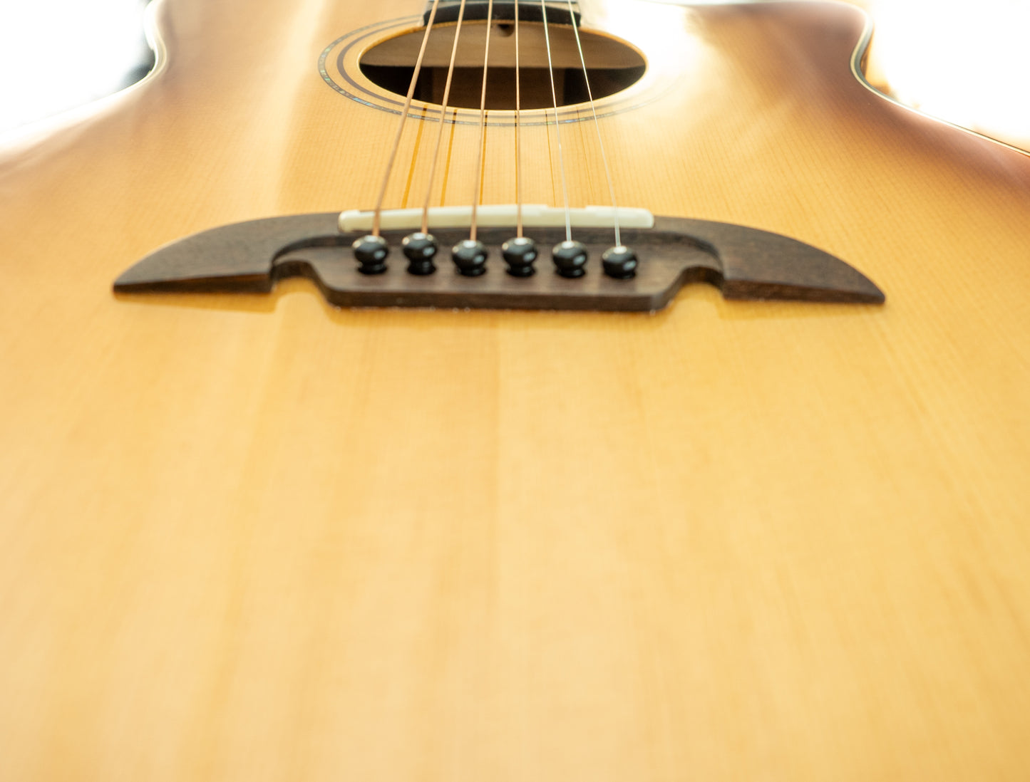 Alvarez artist Elite Grand Auditorium SHB w/cutaway armrest acoustic electric guitar