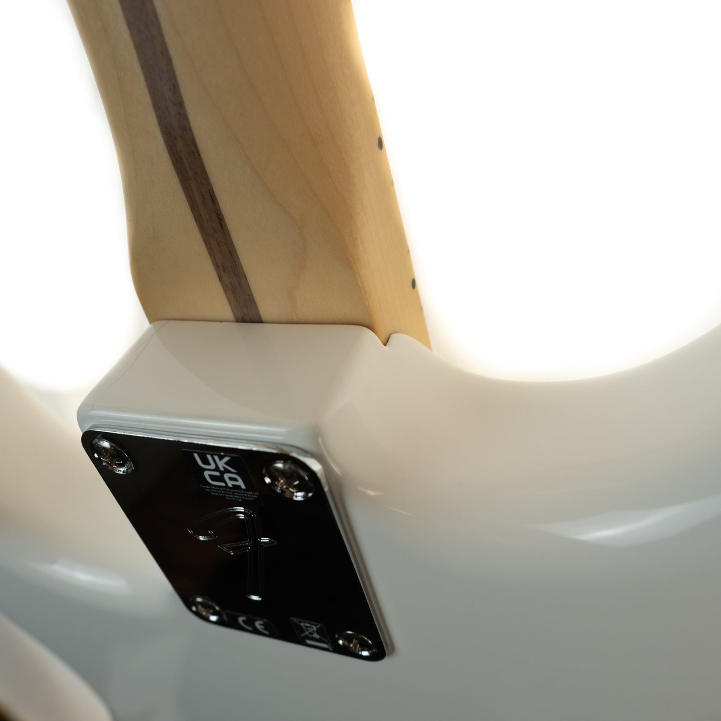 Fender Player Stratocaster Maple Fingerboard Polar White electric guitar