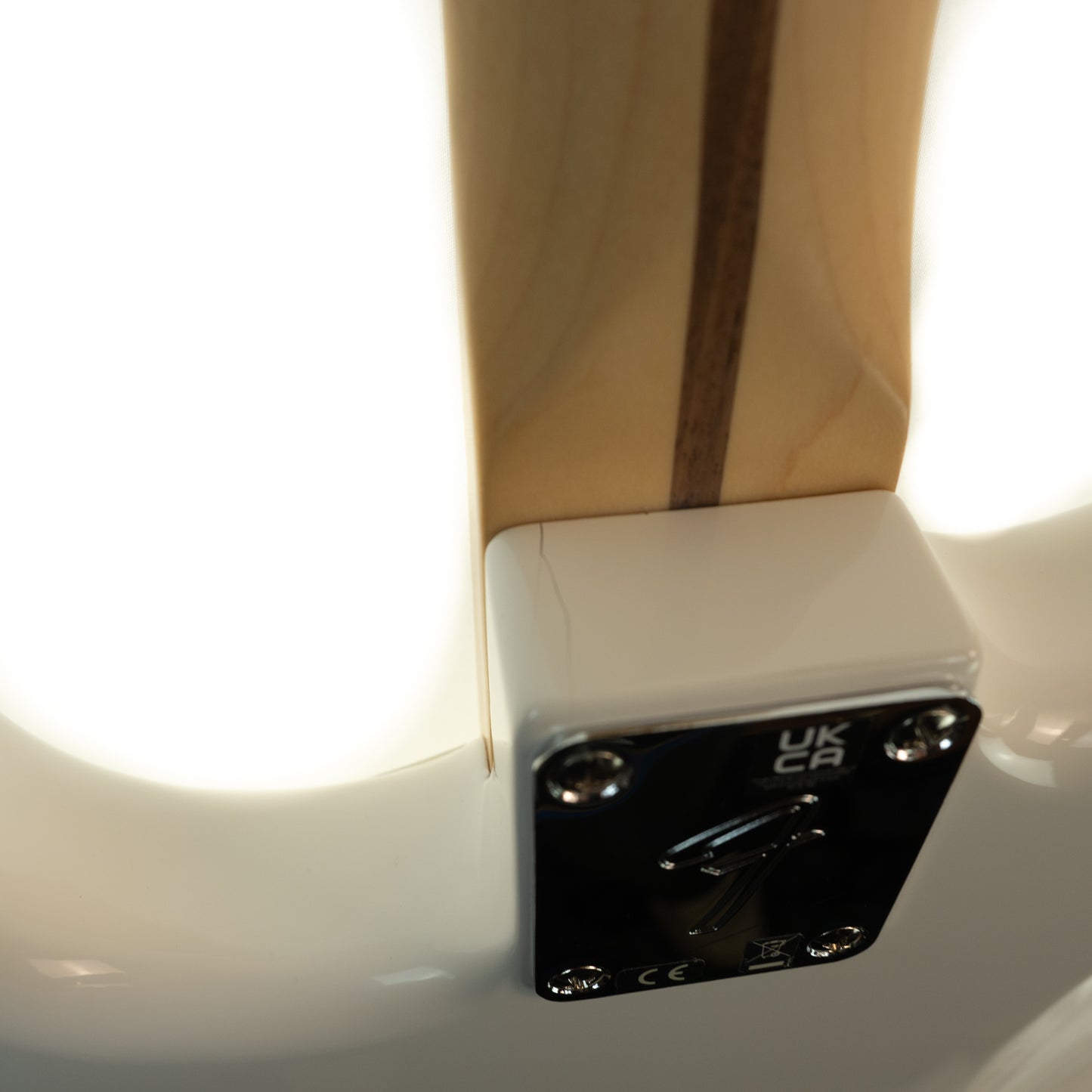 Fender Player Stratocaster Maple Fingerboard Polar White electric guitar