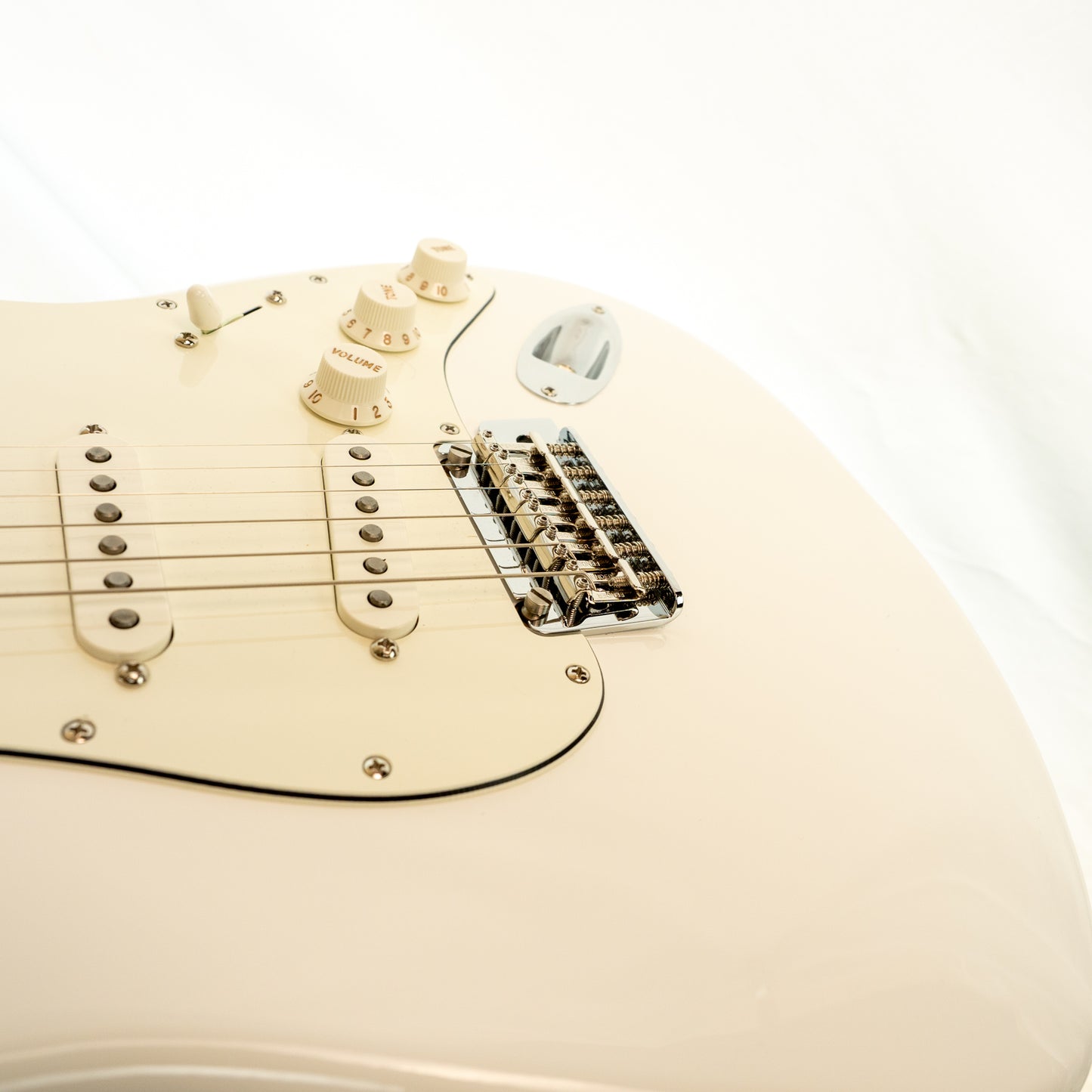 Fender Player Stratocaster Maple Fingerboard Polar White electric guitar