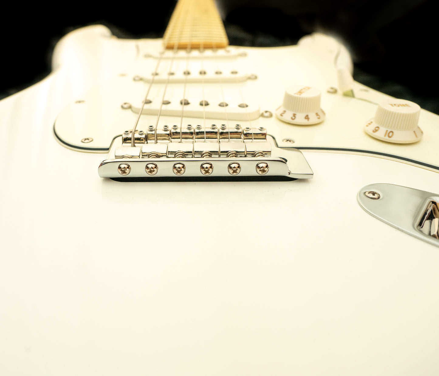 Fender Player Stratocaster Maple Fingerboard Polar White electric guitar