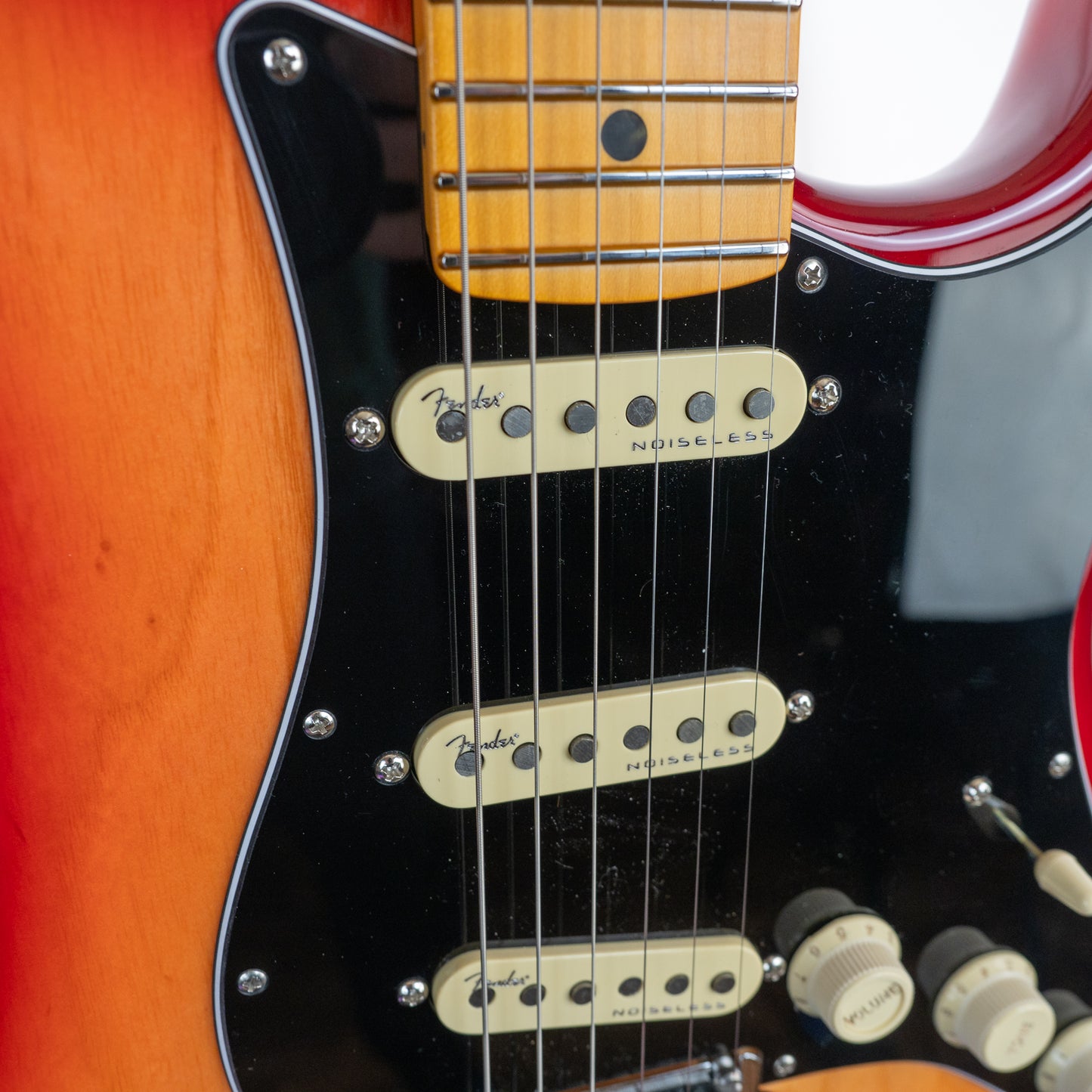 Fender Ultra Luxe Stratocaster maple fingerboard, plasma red burst w/OHSC electric guitar