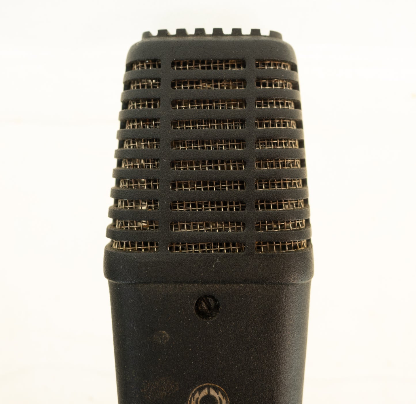 Oktava MK-219 condensor microphones, pair with stand mounts