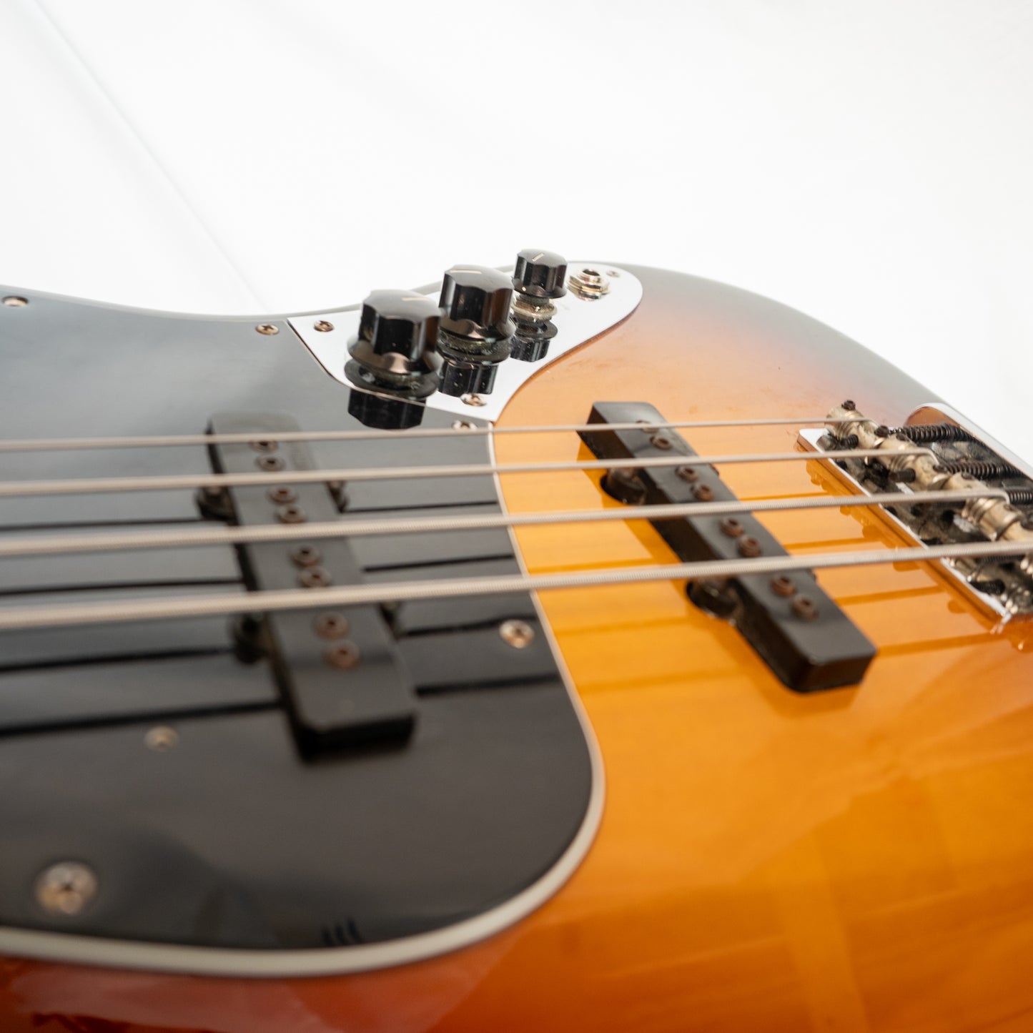 Fender American Jazz bass 2007, sunburst, rosewood fingerboard, Dimarzio's, case.