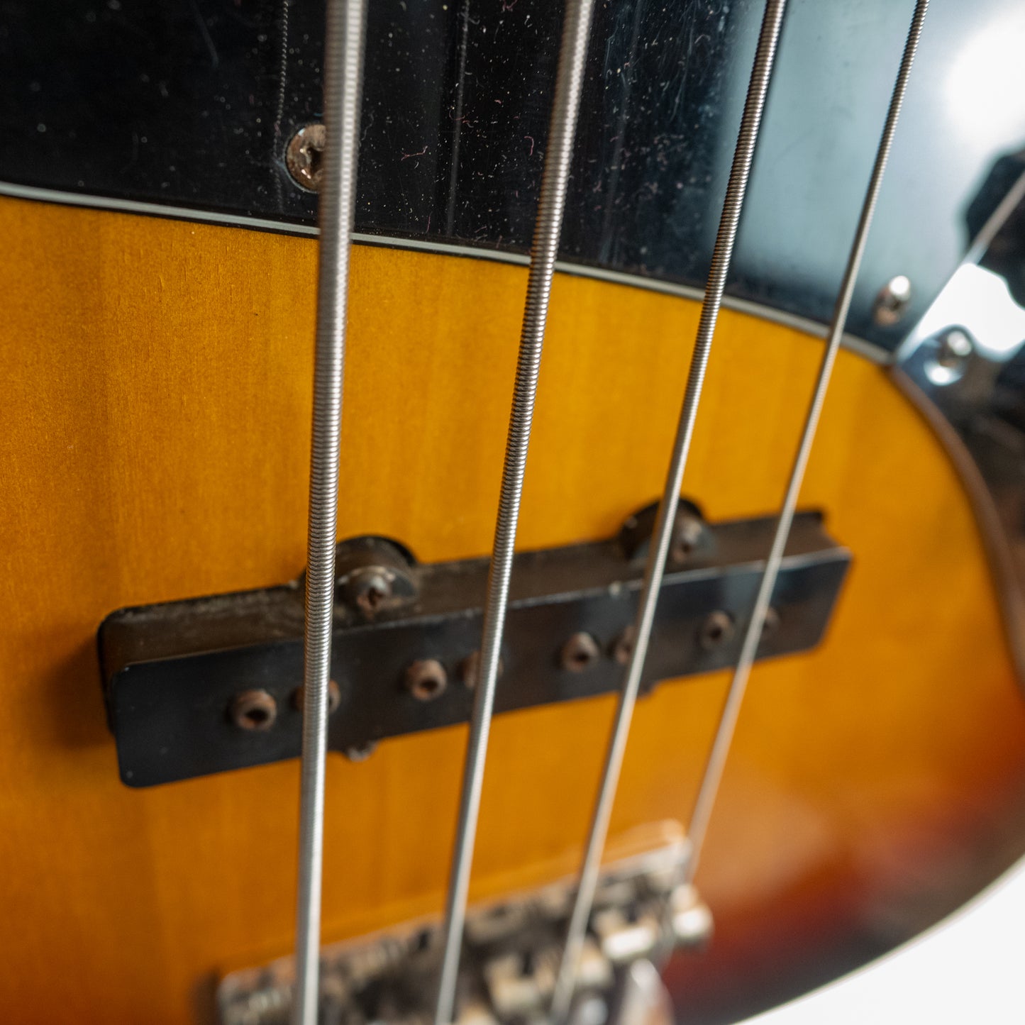 Fender American Jazz bass 2007, sunburst, rosewood fingerboard, Dimarzio's, case.