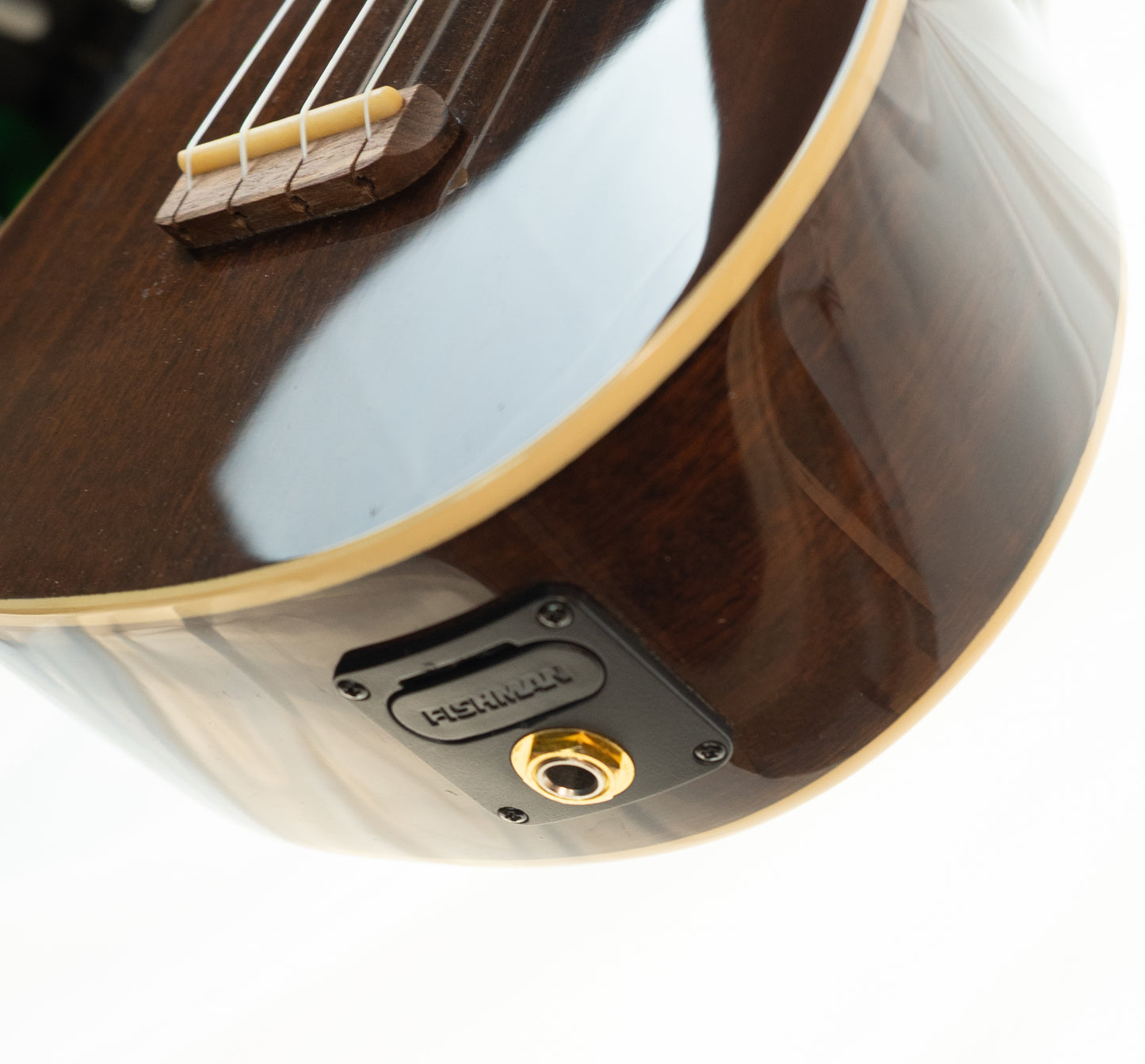 Fender Grace VanderWaal concert acoustic/electric ukulele with gigbag