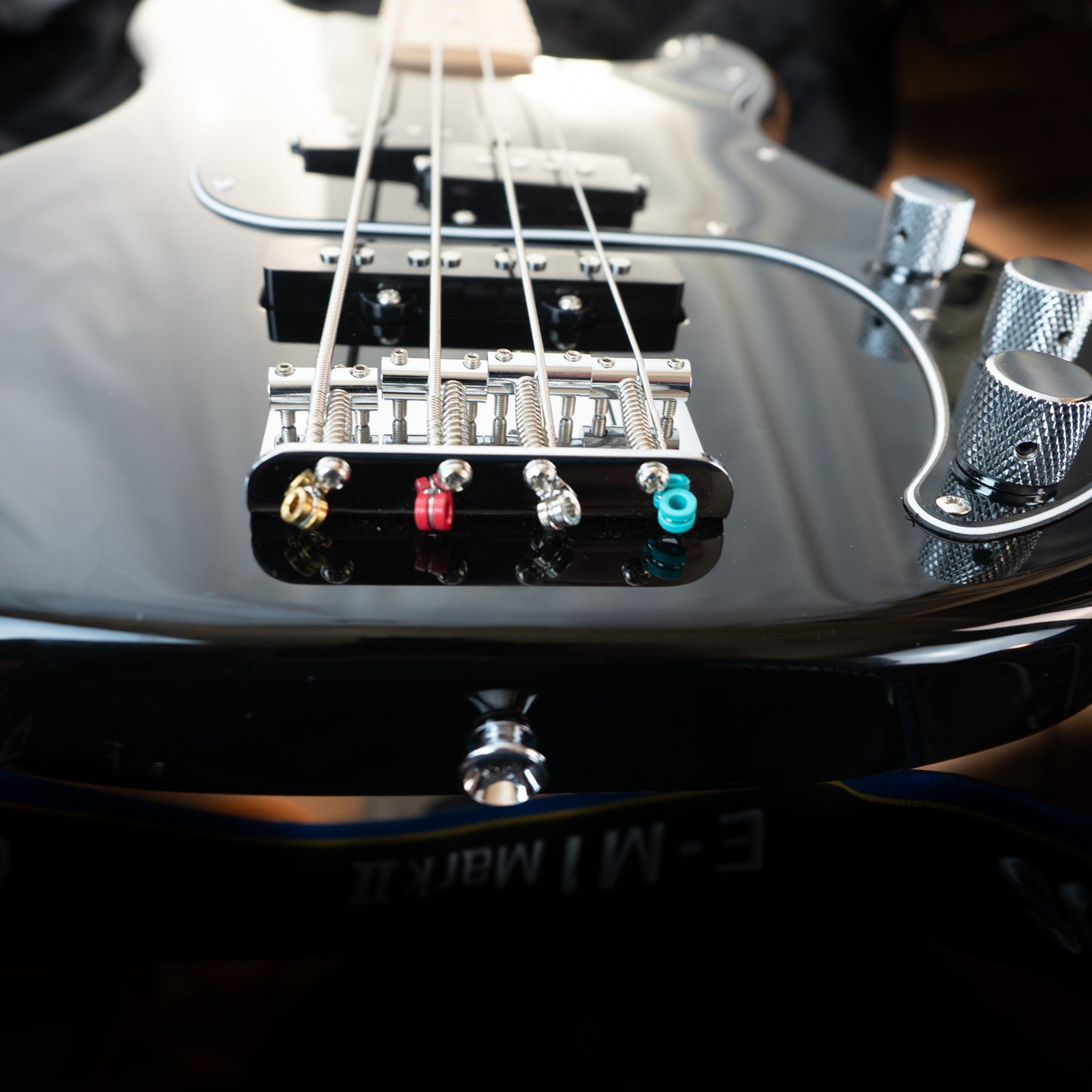 Squier Affinity Precision Bass PJ Laurel fingerboard gloss black electric guitar