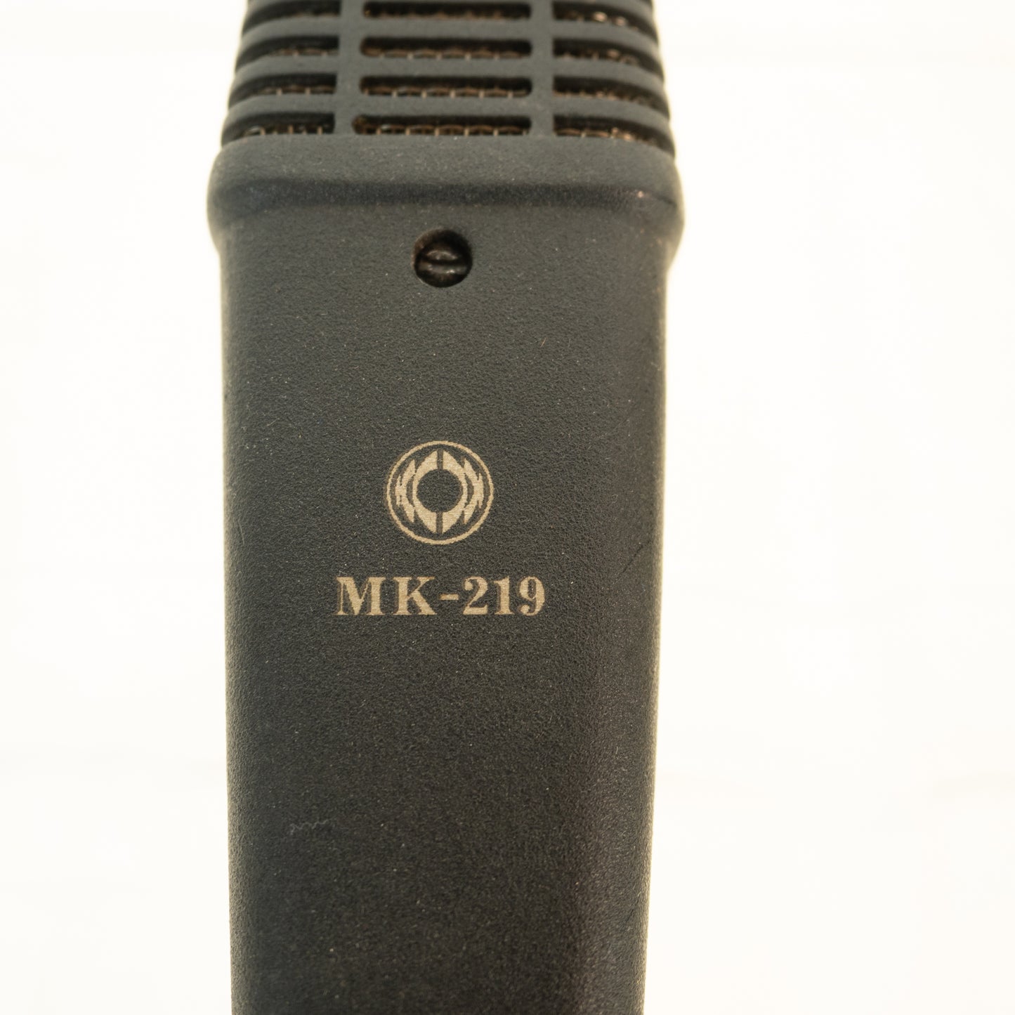 Oktava MK-219 condensor microphones, pair with stand mounts