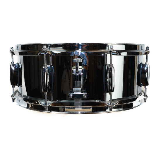 Unbranded 8-lug 5.5x14" chrome snare drum, nice condition.