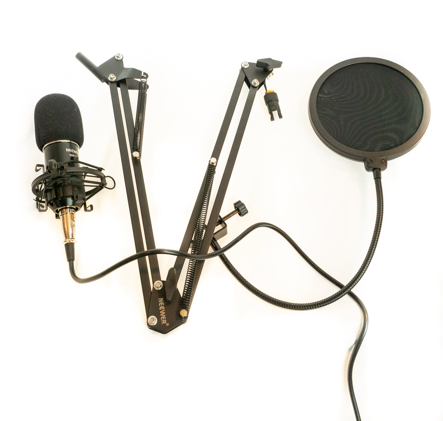 Neewer NW-700 Podcasting kit, microphone, suspension arm, cable and pop filter.